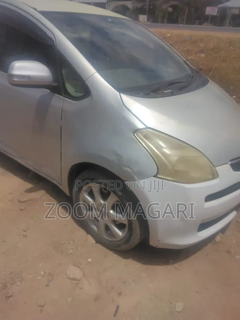 Toyota Ractis 2006 Silver