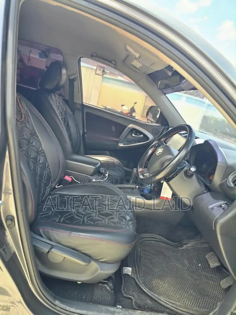 Toyota Vanguard 2010 Gray