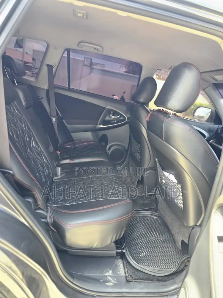 Toyota Vanguard 2010 Gray