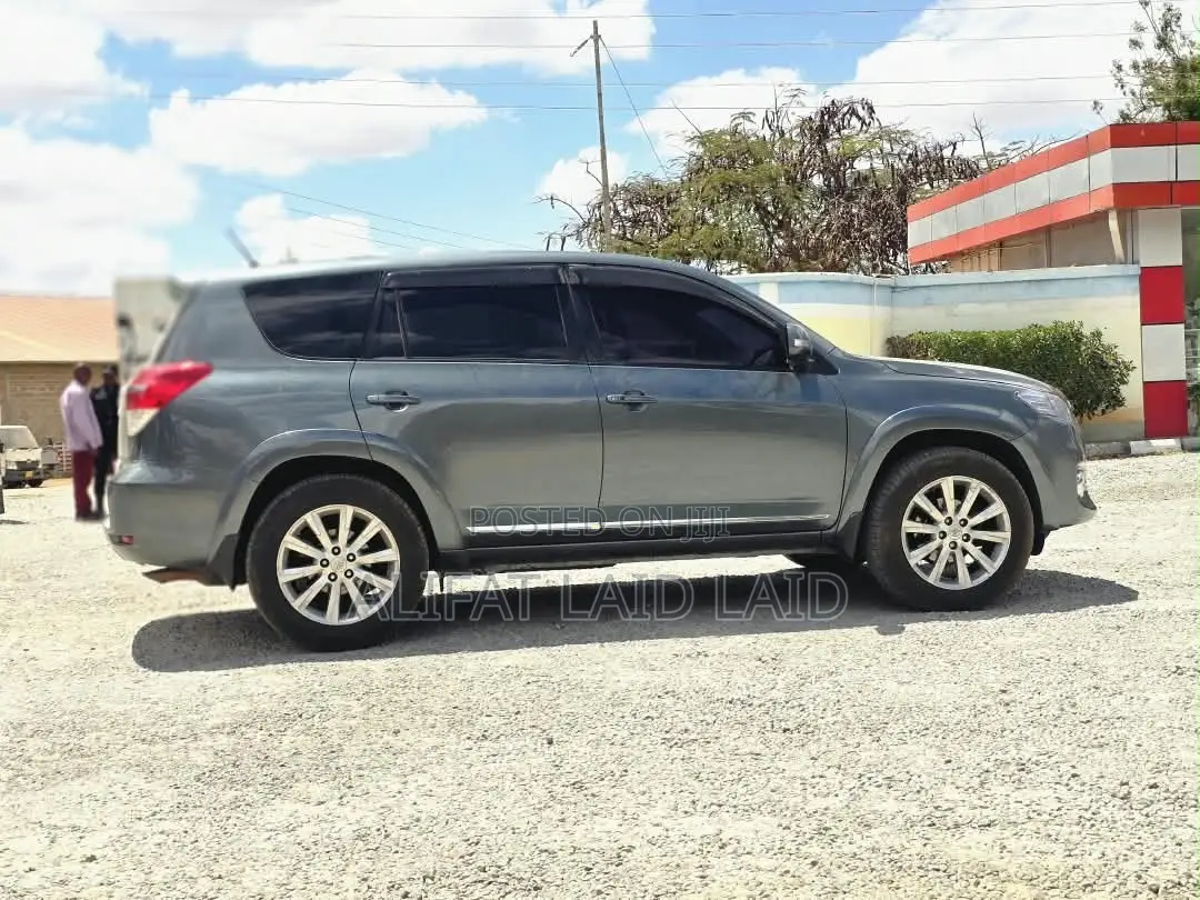 Toyota Vanguard 2010 Gray