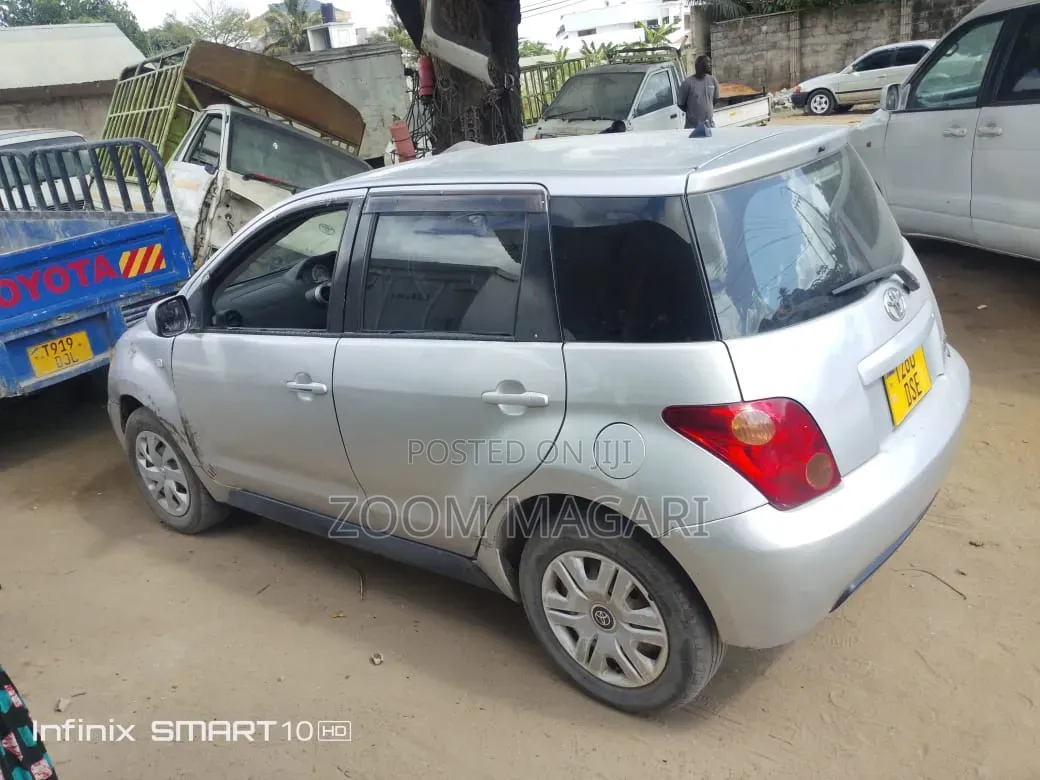 Toyota IST 2002 Silver