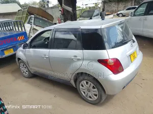 Toyota IST 2002 Silver