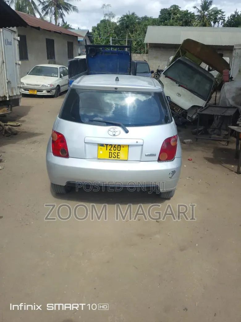 Toyota IST 2002 Silver