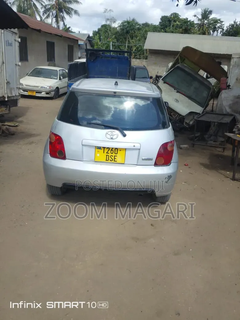Toyota IST 2002 Silver