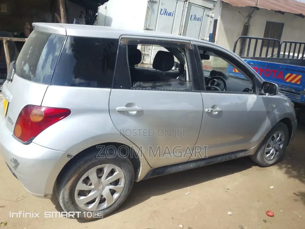 Toyota IST 2002 Silver