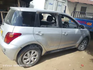 Toyota IST 2002 Silver