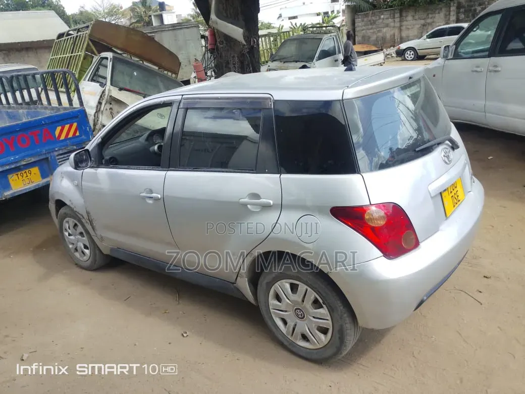 Toyota IST 2002 Silver