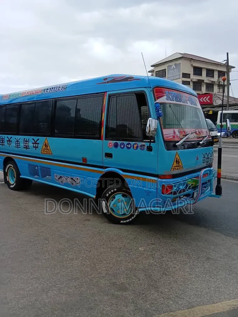 Mitsubishi Fuso Rosa 2004 Blue