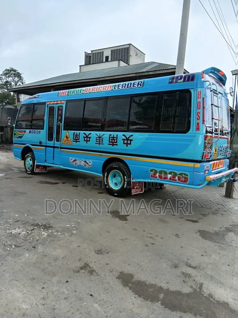 Mitsubishi Fuso Rosa 2004 Blue