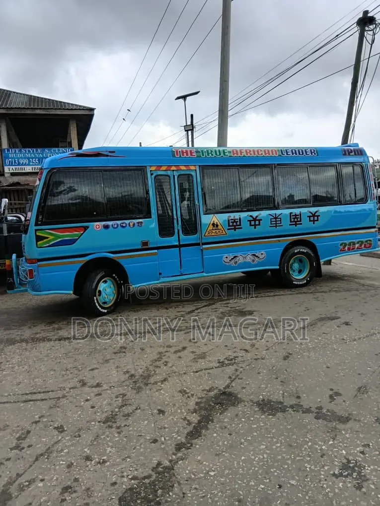 Mitsubishi Fuso Rosa 2004 Blue