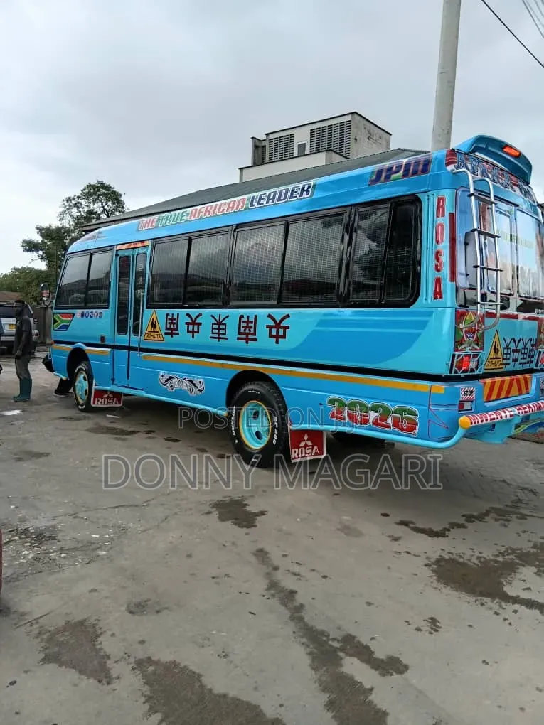 Mitsubishi Fuso Rosa 2004 Blue