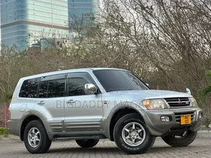 Mitsubishi Pajero 2005 Silver