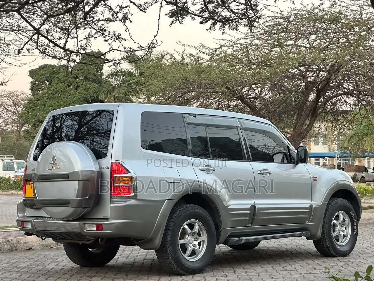 Mitsubishi Pajero 2005 Silver