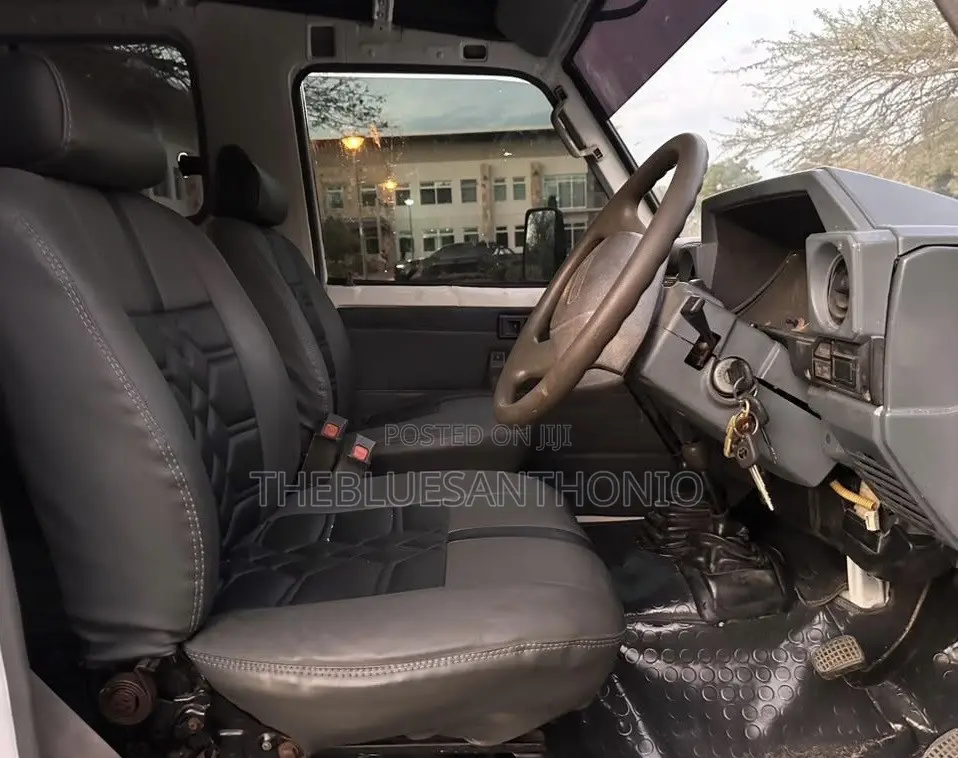 Toyota Land Cruiser 2000 Pearl