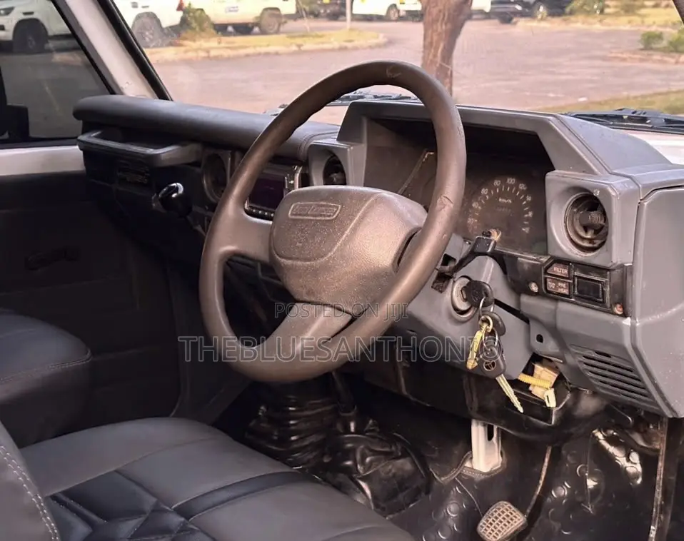 Toyota Land Cruiser 2000 Pearl
