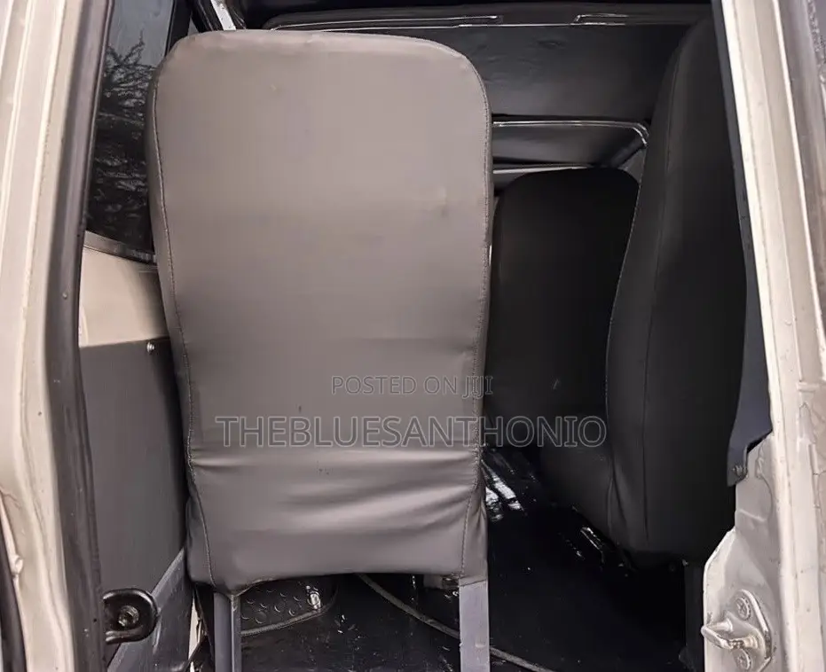 Toyota Land Cruiser 2000 Pearl