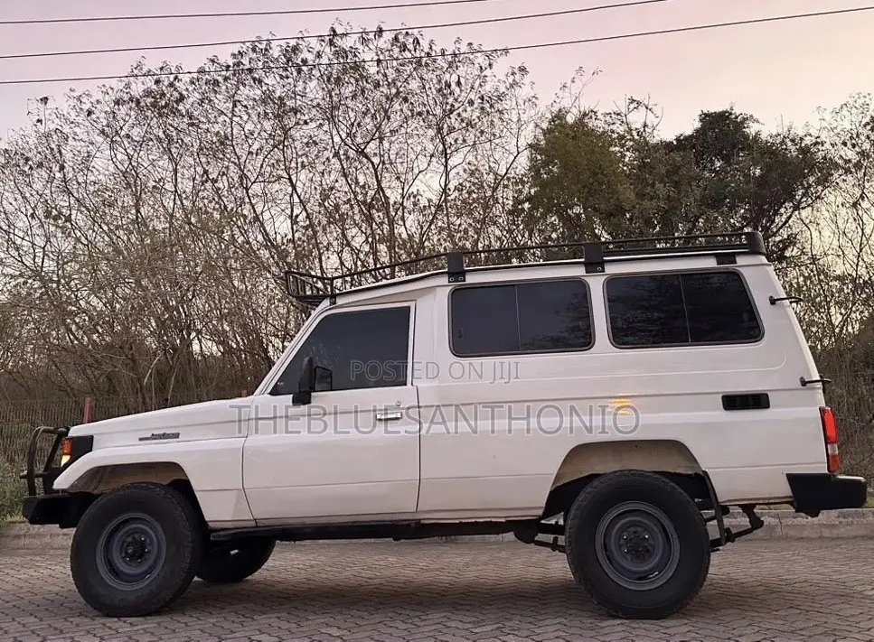Toyota Land Cruiser 2000 Pearl