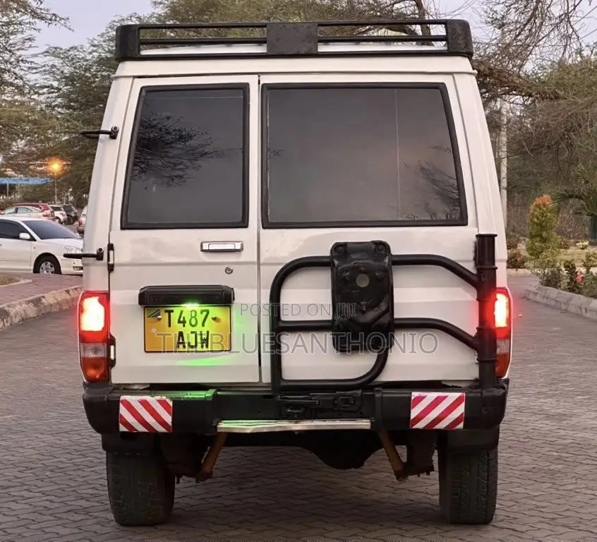 Toyota Land Cruiser 2000 Pearl