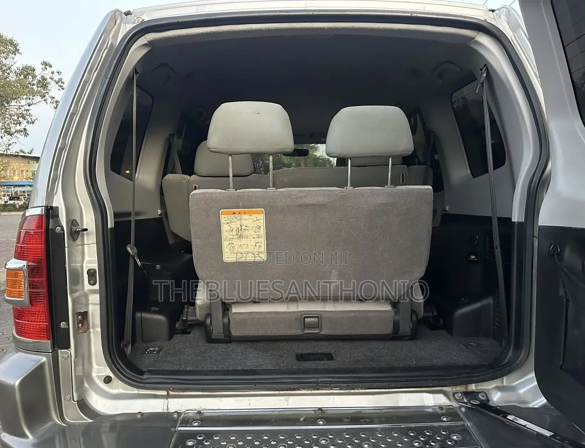 Mitsubishi Pajero 2000 Silver