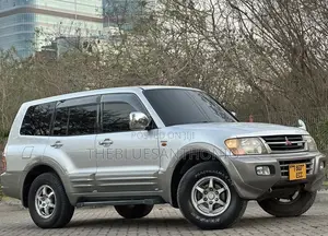 Mitsubishi Pajero 2000 Silver