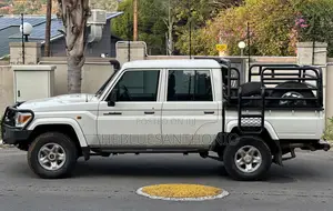 Toyota Land Cruiser 2017 Pearl
