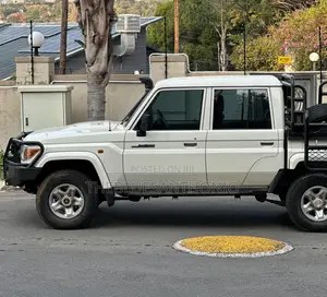 Toyota Land Cruiser 2017 Pearl