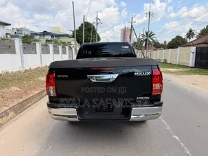 Toyota Hilux 2019 Black