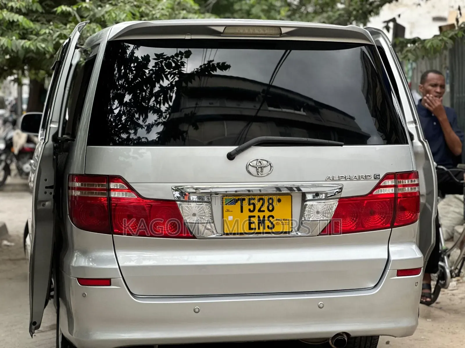 Toyota Alphard 2006 Silver