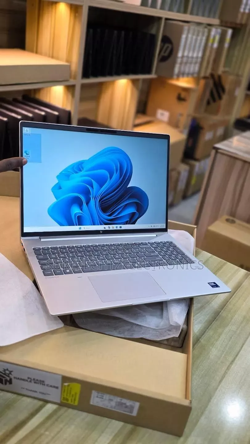 New Laptop HP EliteBook 660 G11 16GB Intel Core Ultra 7 SSD 512GB