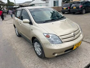 Toyota IST 2005 Gold