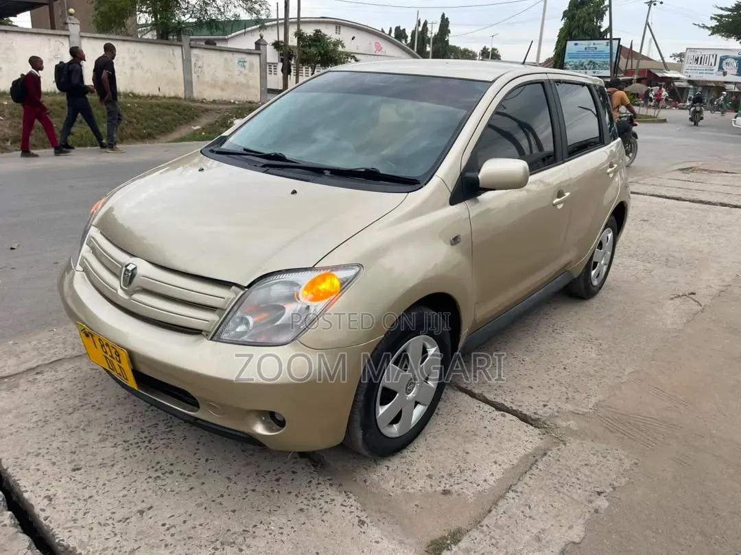 Toyota IST 2005 Gold