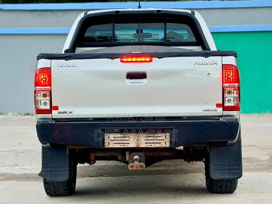 Toyota Hilux 2013 Gray