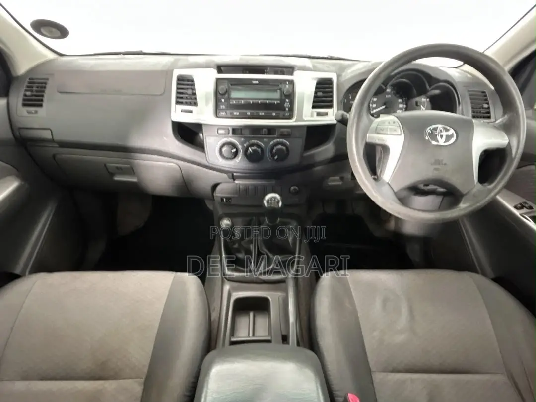Toyota Hilux 2013 Gray