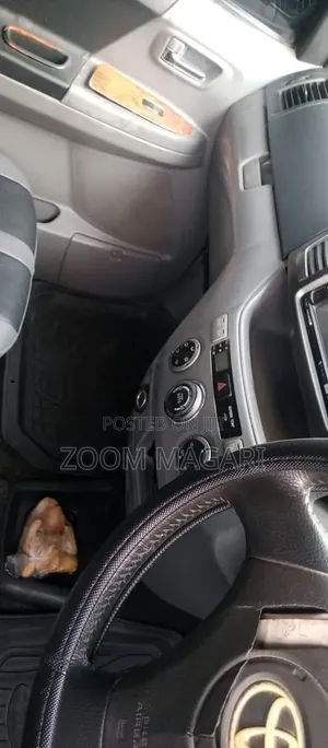 Toyota Voxy 2005 Silver