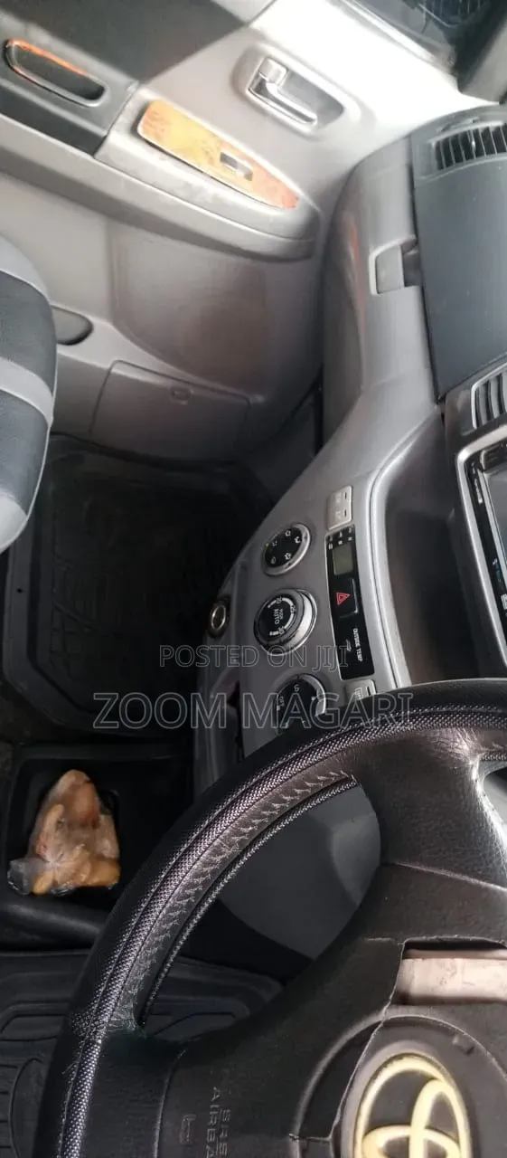 Toyota Voxy 2005 Silver