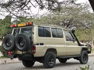 Toyota Land Cruiser 1989 Ivory