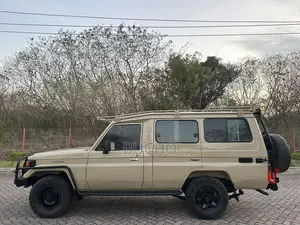 Toyota Land Cruiser 1989 Ivory