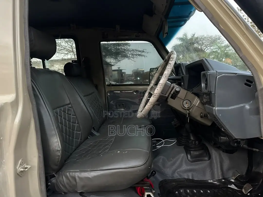 Toyota Land Cruiser 1989 Ivory