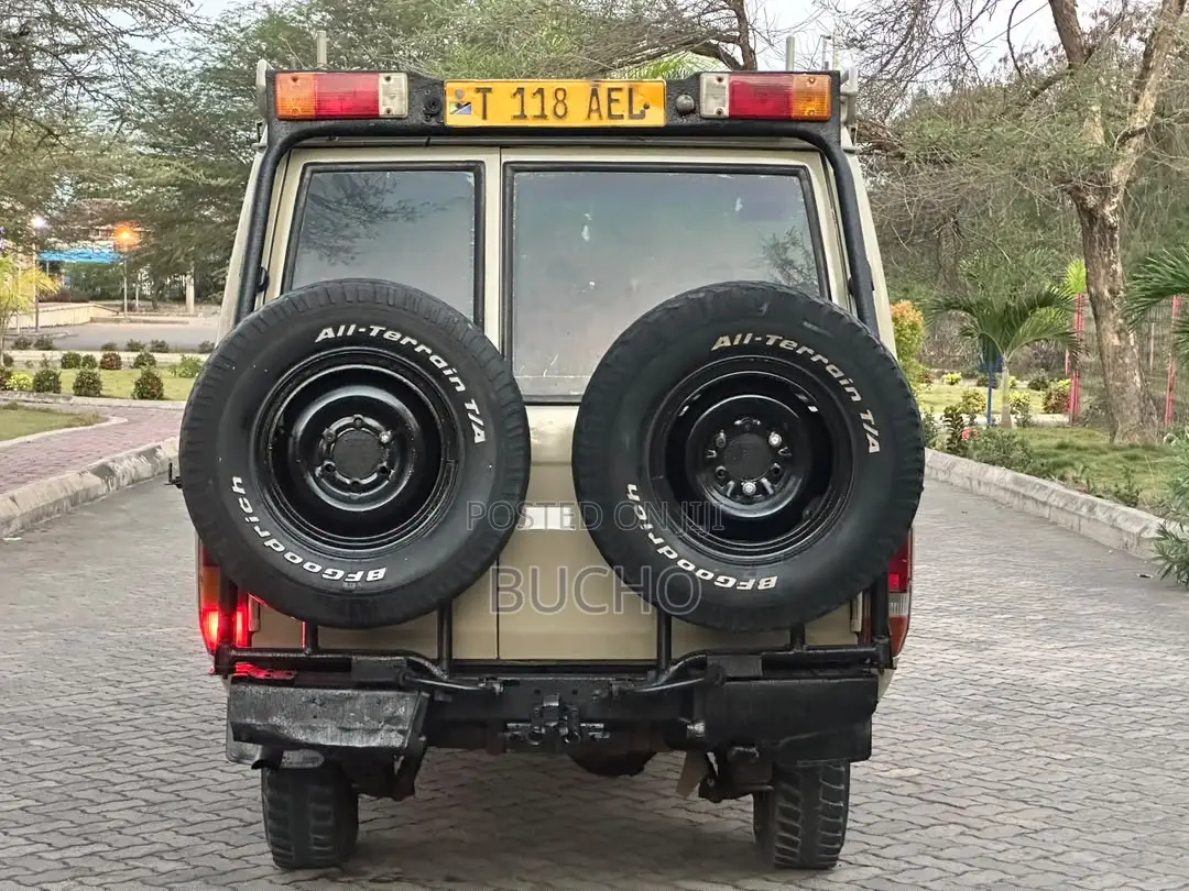 Toyota Land Cruiser 1989 Ivory