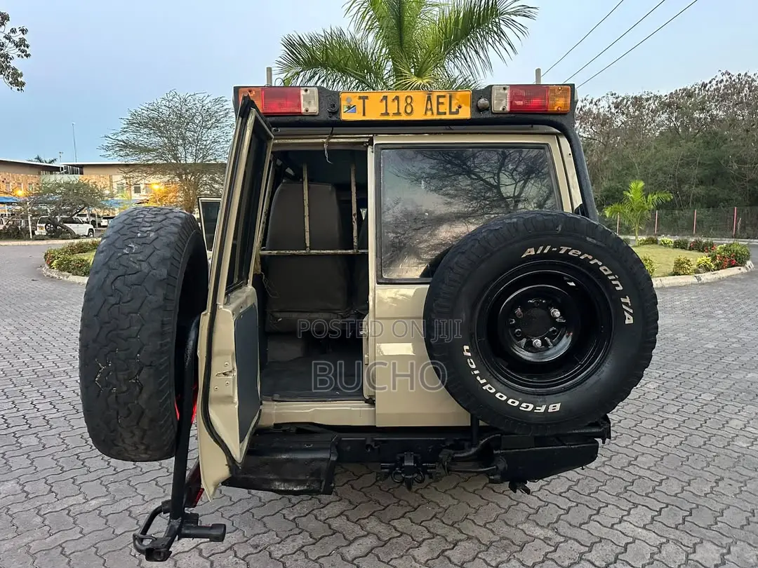 Toyota Land Cruiser 1989 Ivory