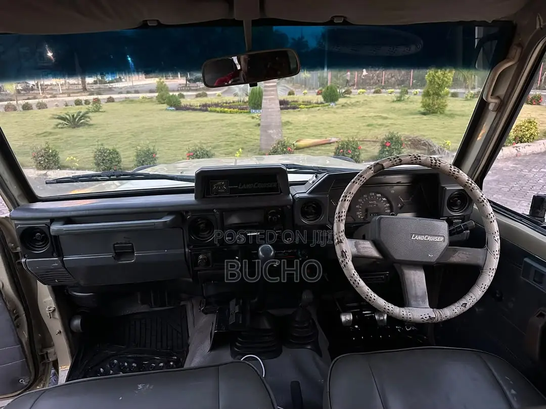 Toyota Land Cruiser 1989 Ivory