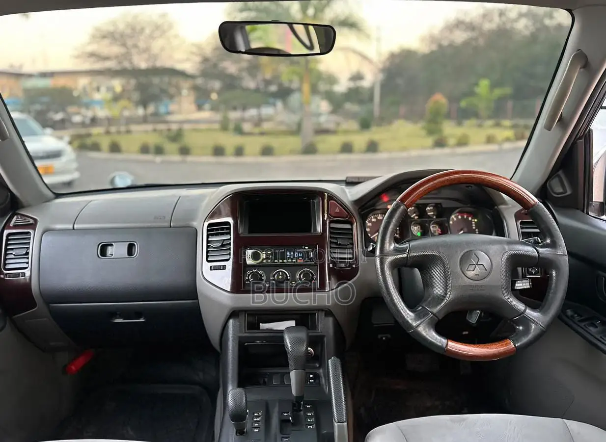 Mitsubishi Pajero 2005 Silver