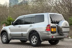Mitsubishi Pajero 2005 Silver