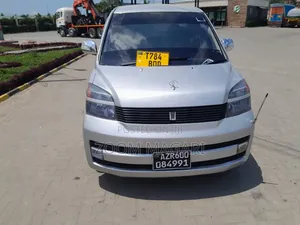 Toyota Voxy 2006 Silver