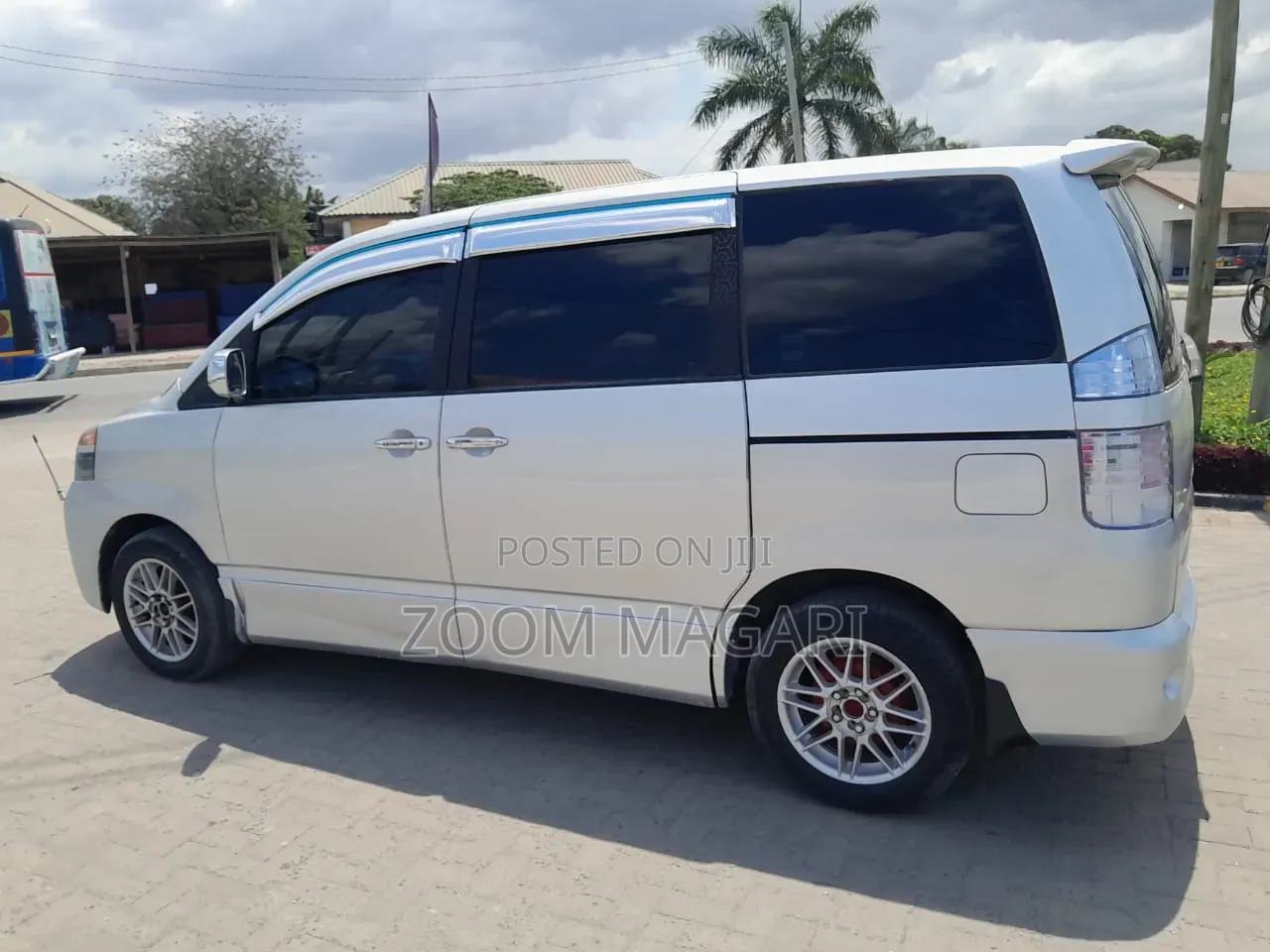 Toyota Voxy 2006 Silver