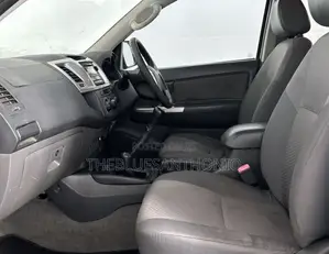 Toyota Hilux 2014 Gray
