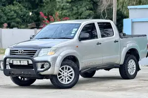 Toyota Hilux 2014 Gray