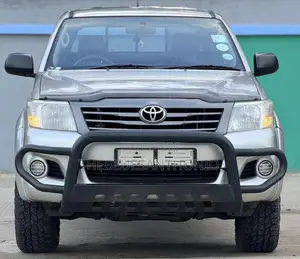 Toyota Hilux 2014 Gray
