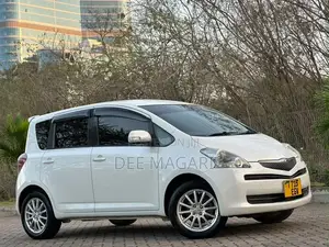 Toyota Ractis 2006 White