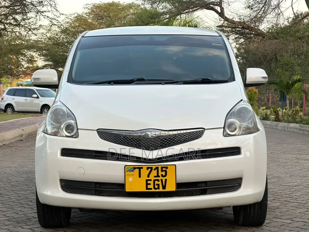 Toyota Ractis 2006 White